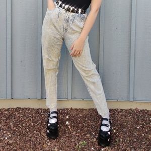 Acid wash vintage 80s mom jeans